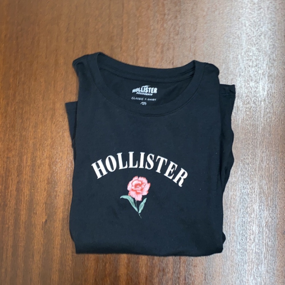 Black hollister tee